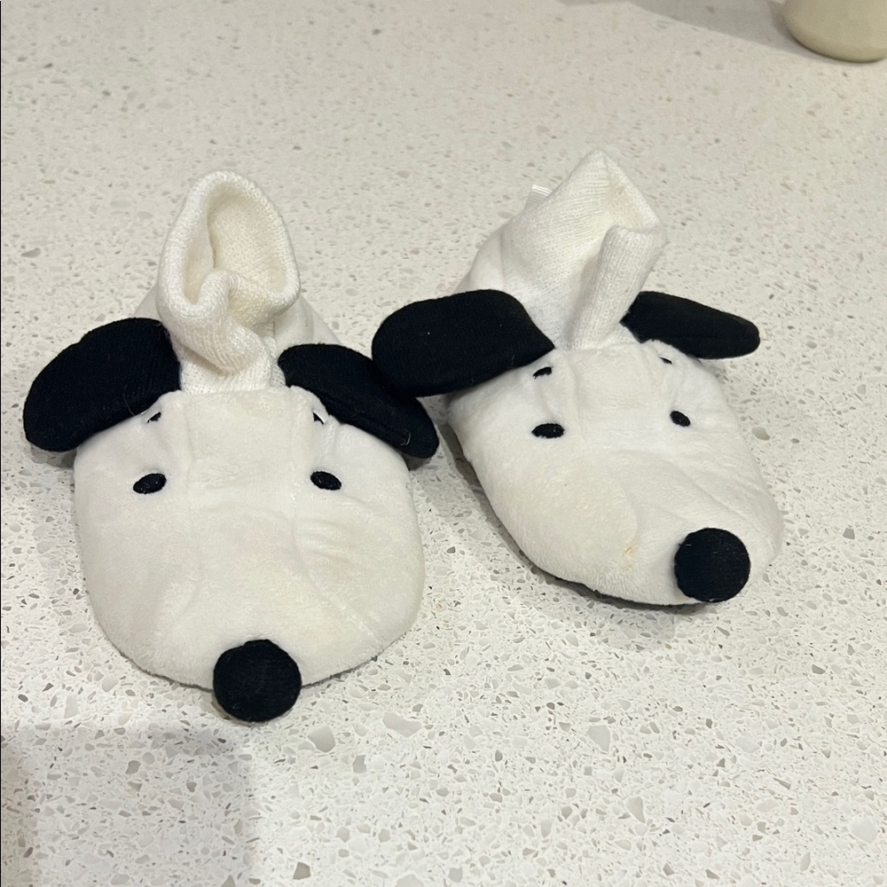 Adorable Black and White Snoopy Toddler slippers